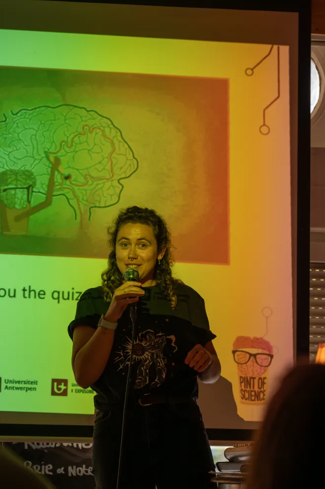 Rafaela Policarpo introducing the sessions